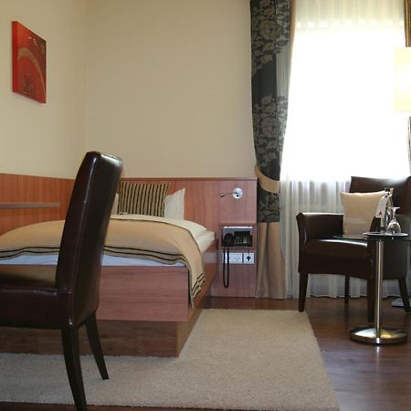 Hotel Merkur Baden-Baden Room photo