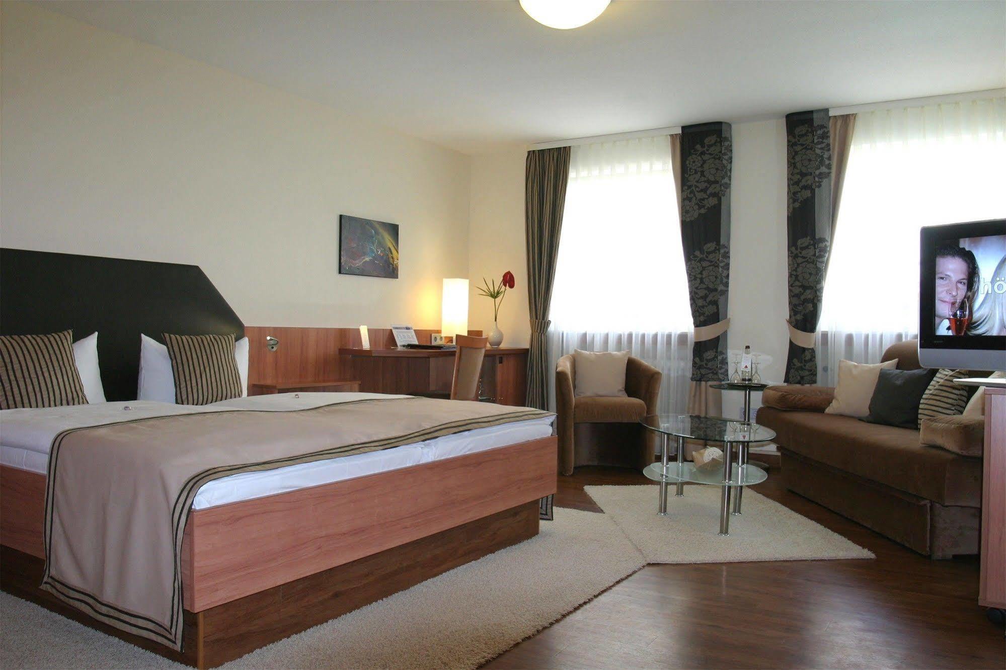 Hotel Merkur Baden-Baden Room photo